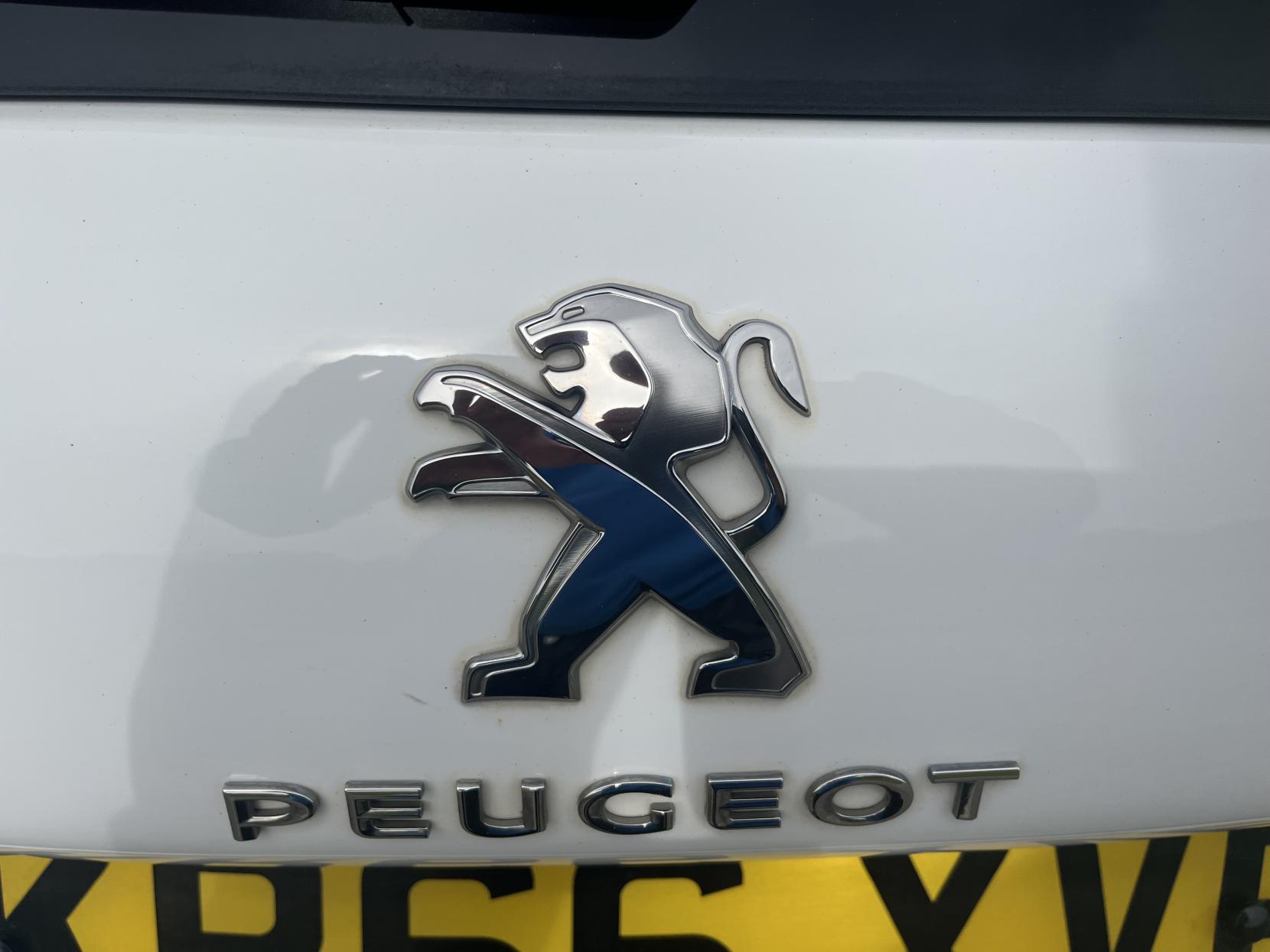 Peugeot 2008 1.6 BlueHDi Allure SUV 5dr Diesel Manual Euro 6 (s/s) (120 ps)