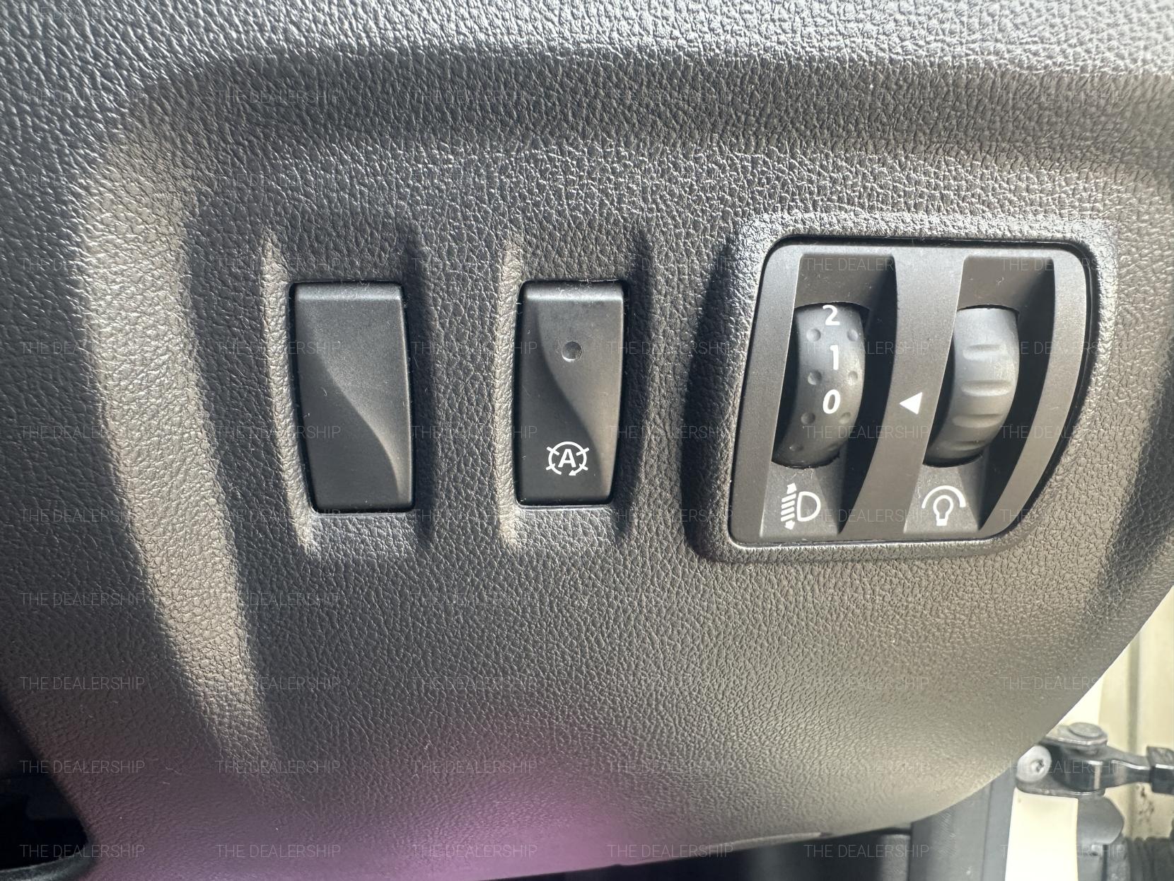 Renault Captur 0.9 TCe ENERGY Dynamique Nav SUV 5dr Petrol Manual Euro 6 (s/s) (90 ps)