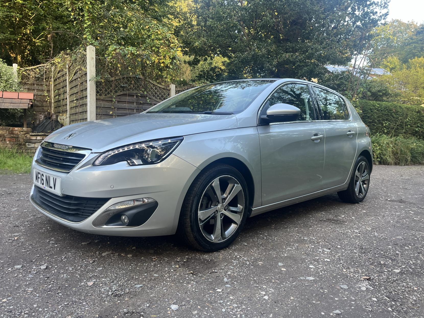 Peugeot 308 1.2 PureTech Allure Hatchback 5dr Petrol Manual Euro 6 (s/s) (110 ps)