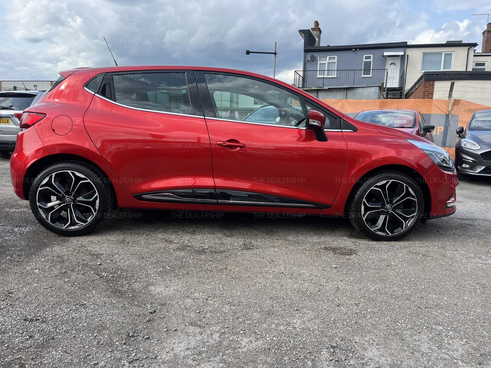 Renault Clio 0.9 TCe Iconic Hatchback 5dr Petrol Manual Euro 6 (s/s) (90 ps)