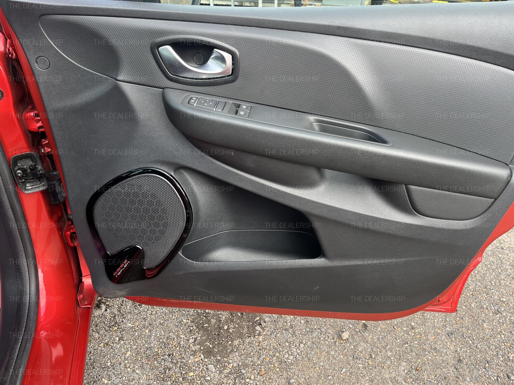 Renault Clio 0.9 TCe Iconic Hatchback 5dr Petrol Manual Euro 6 (s/s) (90 ps)