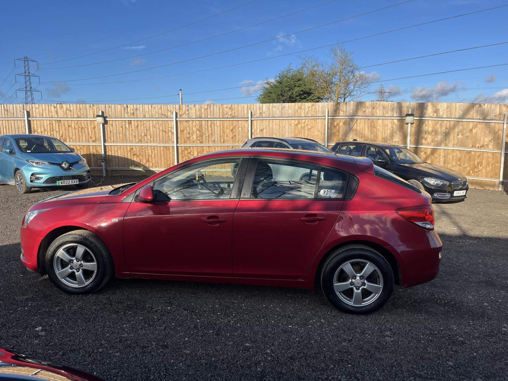 Chevrolet Cruze 1.6 LT Hatchback 5dr Petrol Manual Euro 5 (124 ps)