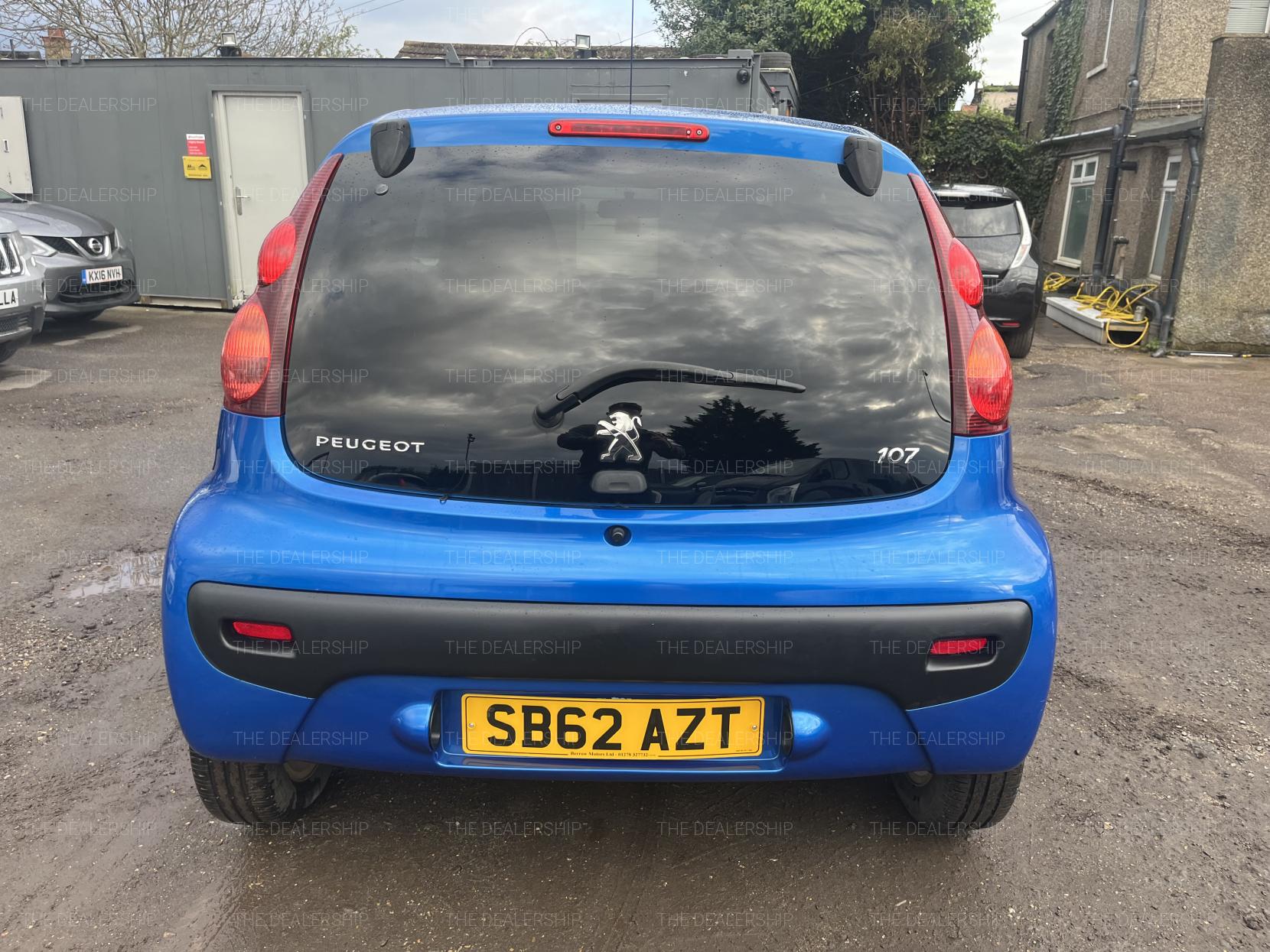 Peugeot 107 1.0 12V Allure Hatchback 3dr Petrol Manual Euro 5 (68 ps)