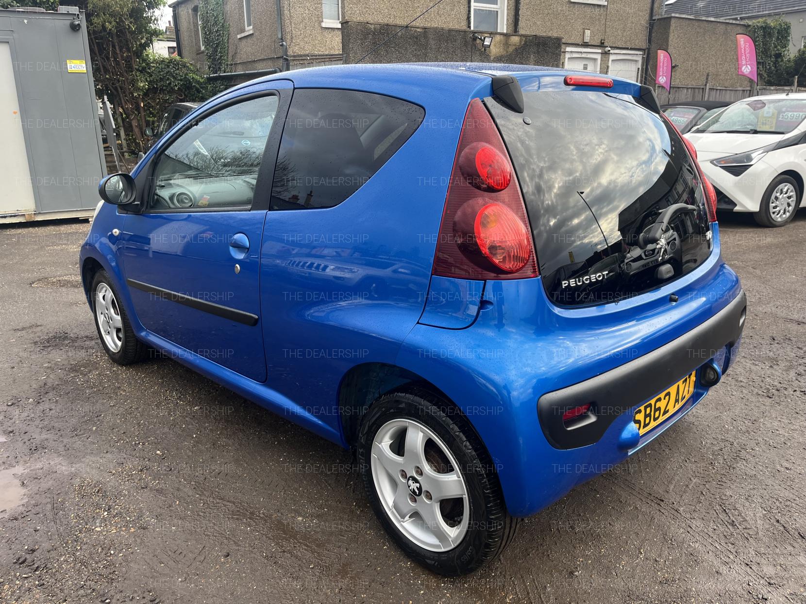 Peugeot 107 1.0 12V Allure Hatchback 3dr Petrol Manual Euro 5 (68 ps)