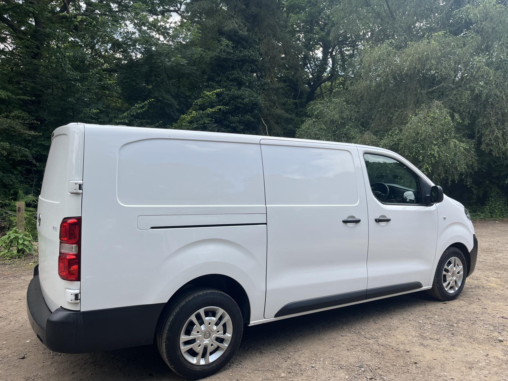 Vauxhall Vivaro 1.5 Turbo D 2900 Dynamic Panel Van 6dr Diesel Manual L2 H1 Euro 6 (s/s) (100 ps)