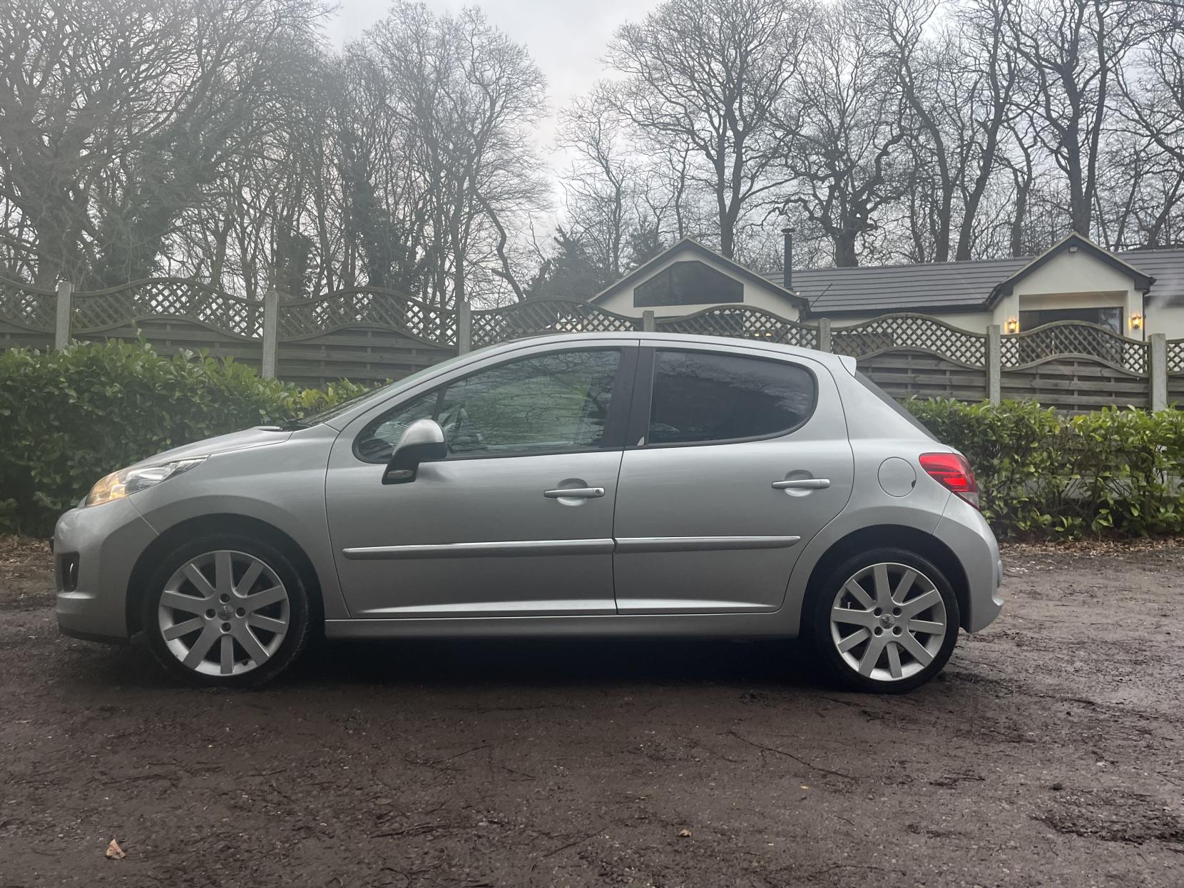 Peugeot 207 1.6 VTi Allure Hatchback 5dr Petrol Tiptronic Euro 5 (120 ps)