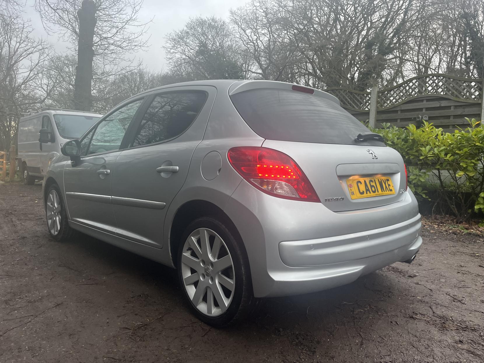 Peugeot 207 1.6 VTi Allure Hatchback 5dr Petrol Tiptronic Euro 5 (120 ps)