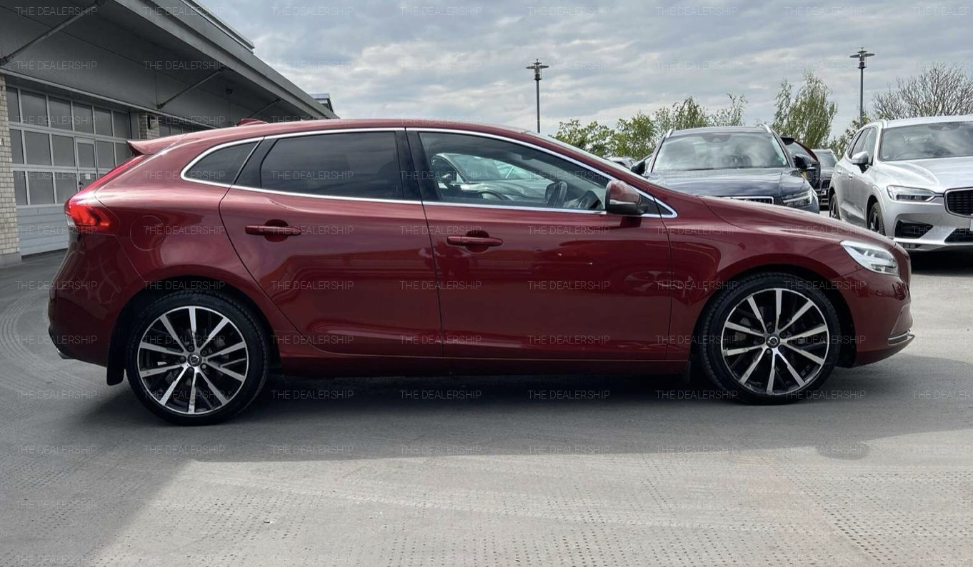 Volvo V40 2.0 D3 Inscription Hatchback 5dr Diesel Manual Euro 6 (s/s) (150 ps)