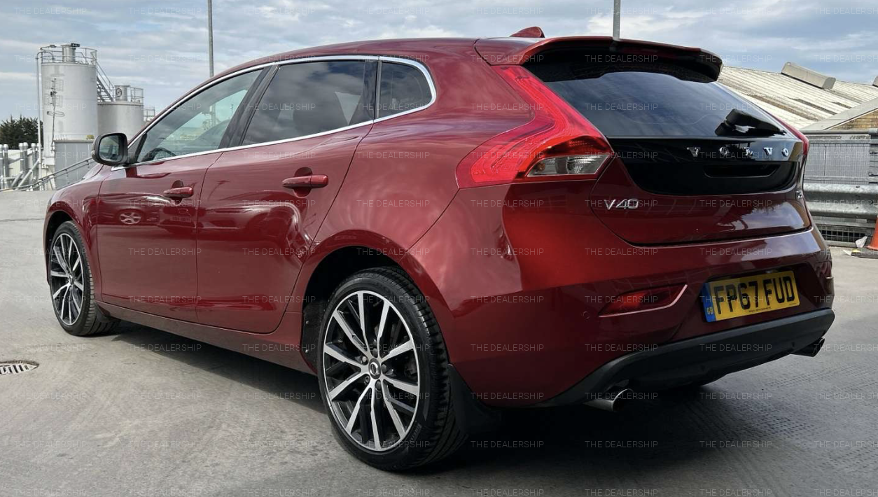 Volvo V40 2.0 D3 Inscription Hatchback 5dr Diesel Manual Euro 6 (s/s) (150 ps)