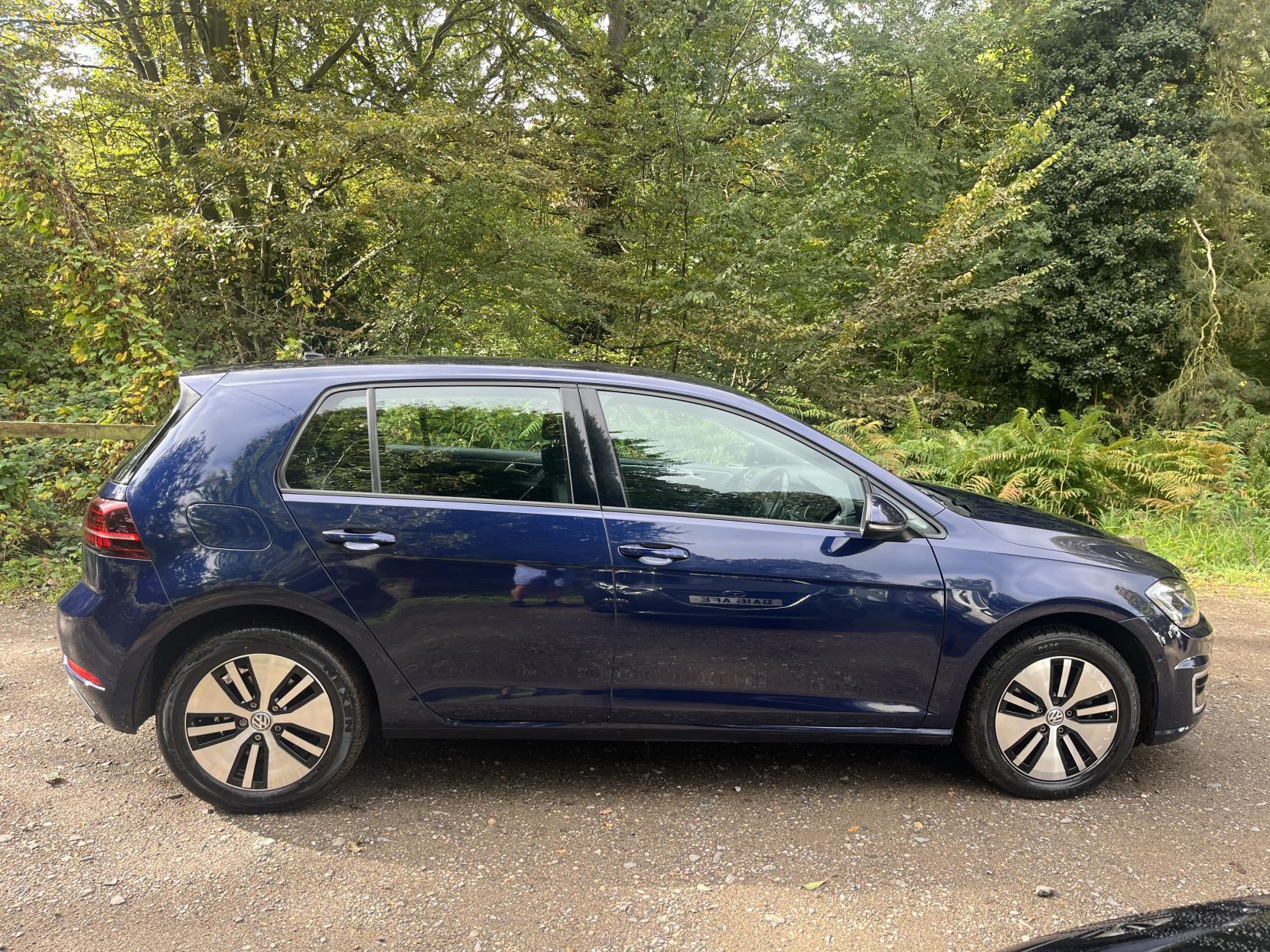 Volkswagen e-Golf 35.8kWh e-Golf Hatchback 5dr Electric Auto (136 ps)