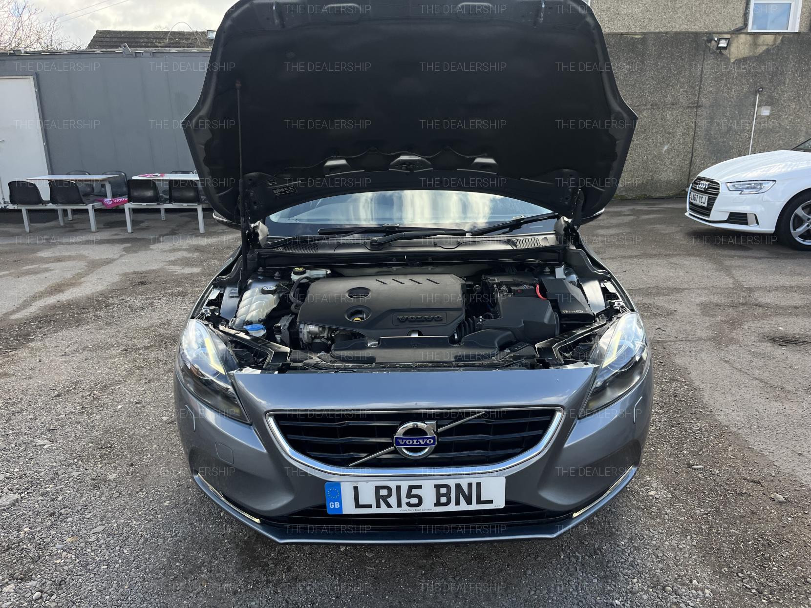 Volvo V40 1.6 D2 SE Lux Nav Hatchback 5dr Diesel Powershift Euro 5 (s/s) (115 ps)