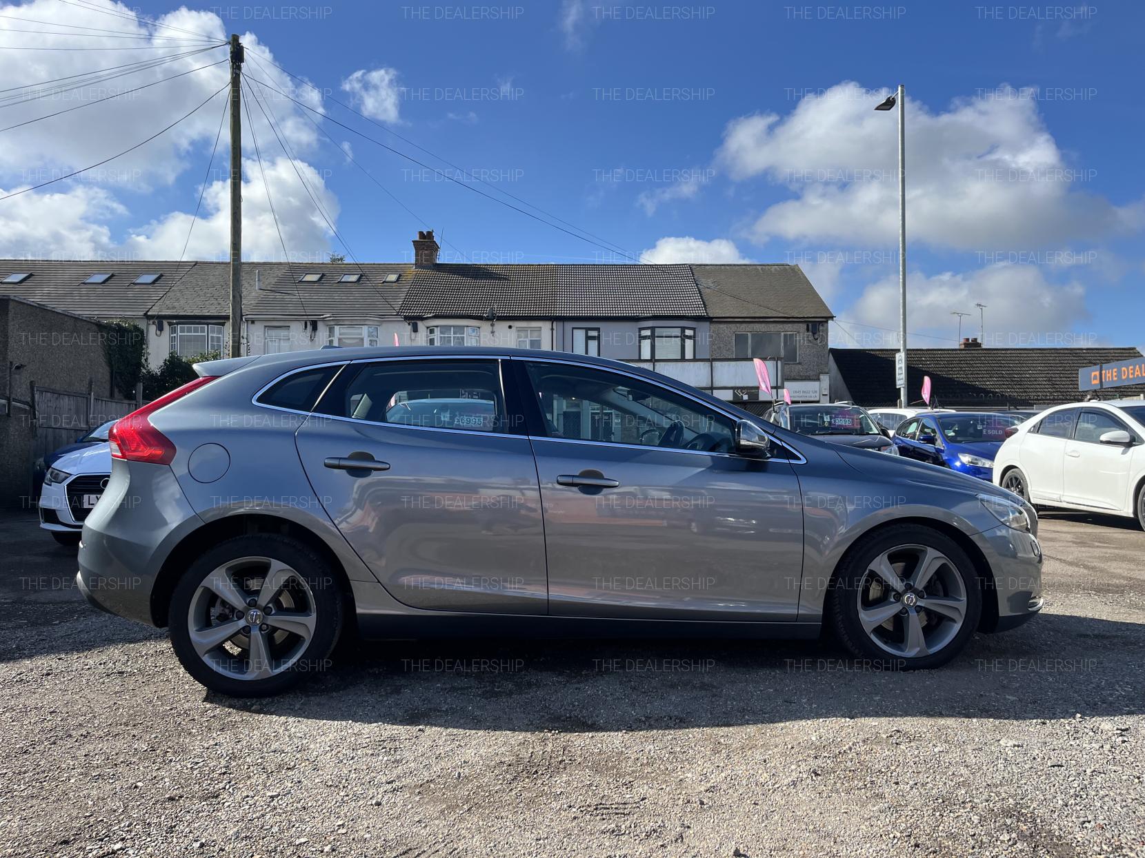 Volvo V40 1.6 D2 SE Lux Nav Hatchback 5dr Diesel Powershift Euro 5 (s/s) (115 ps)