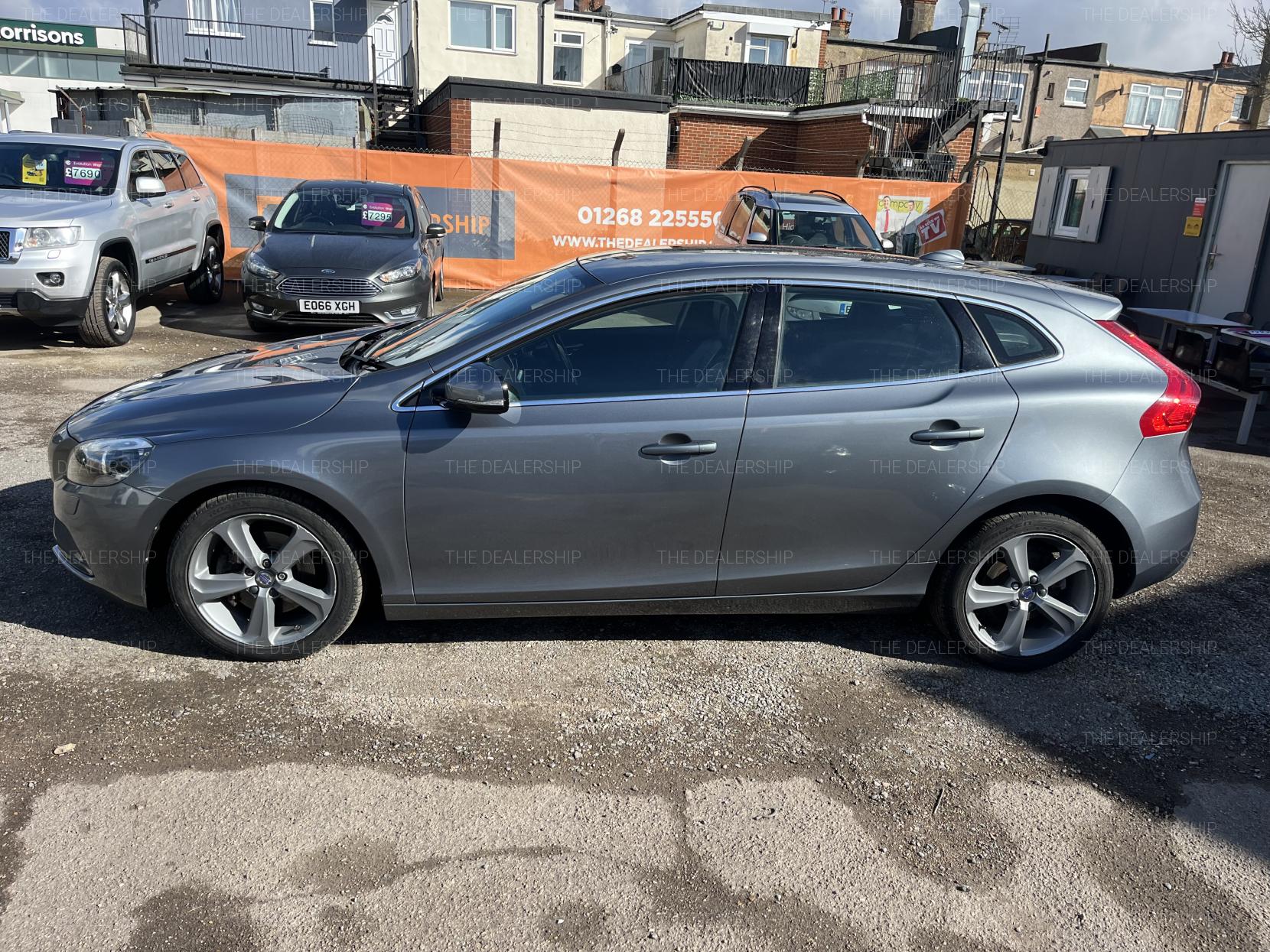 Volvo V40 1.6 D2 SE Lux Nav Hatchback 5dr Diesel Powershift Euro 5 (s/s) (115 ps)