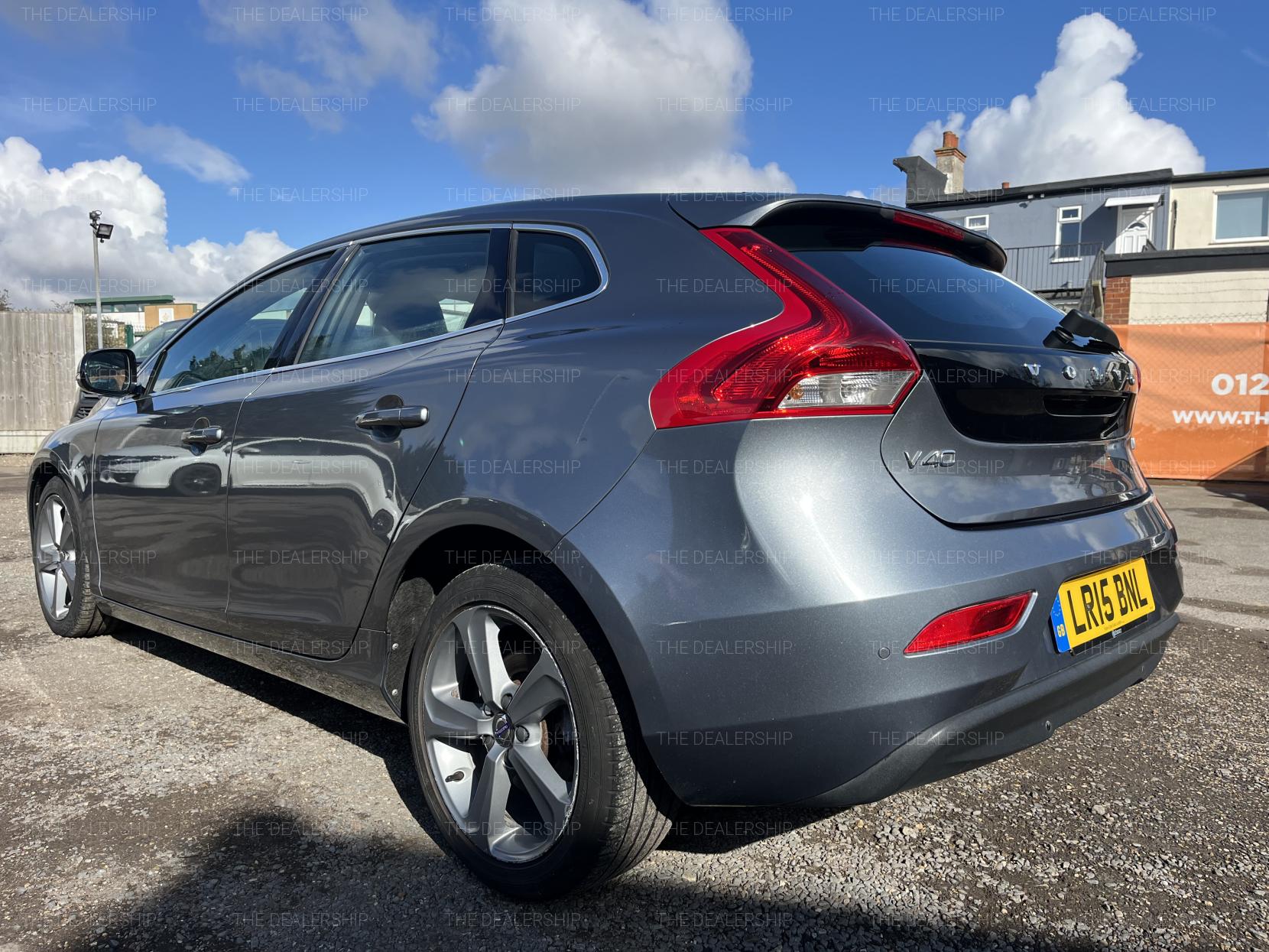 Volvo V40 1.6 D2 SE Lux Nav Hatchback 5dr Diesel Powershift Euro 5 (s/s) (115 ps)