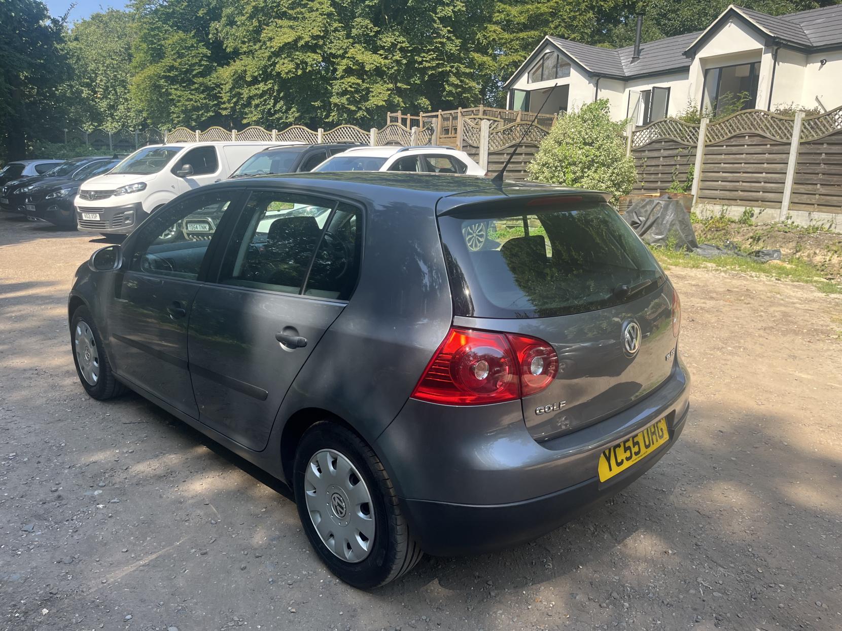 Volkswagen Golf 1.6 FSI S Hatchback 5dr Petrol Manual (159 g/km, 113 bhp)