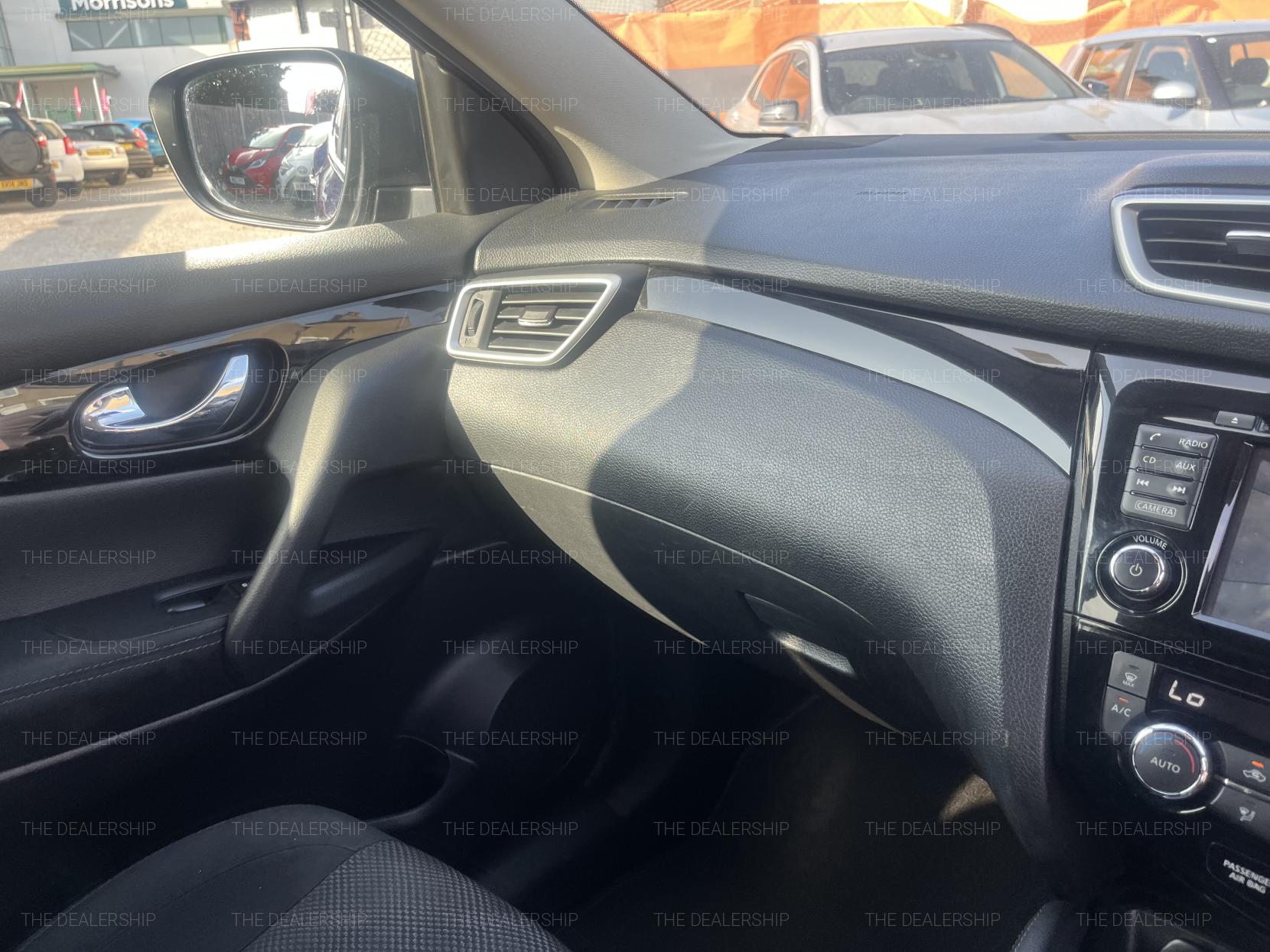 Nissan Qashqai 1.2 DIG-T N-Connecta SUV 5dr Petrol Manual 2WD Euro 6 (s/s) (115 ps)