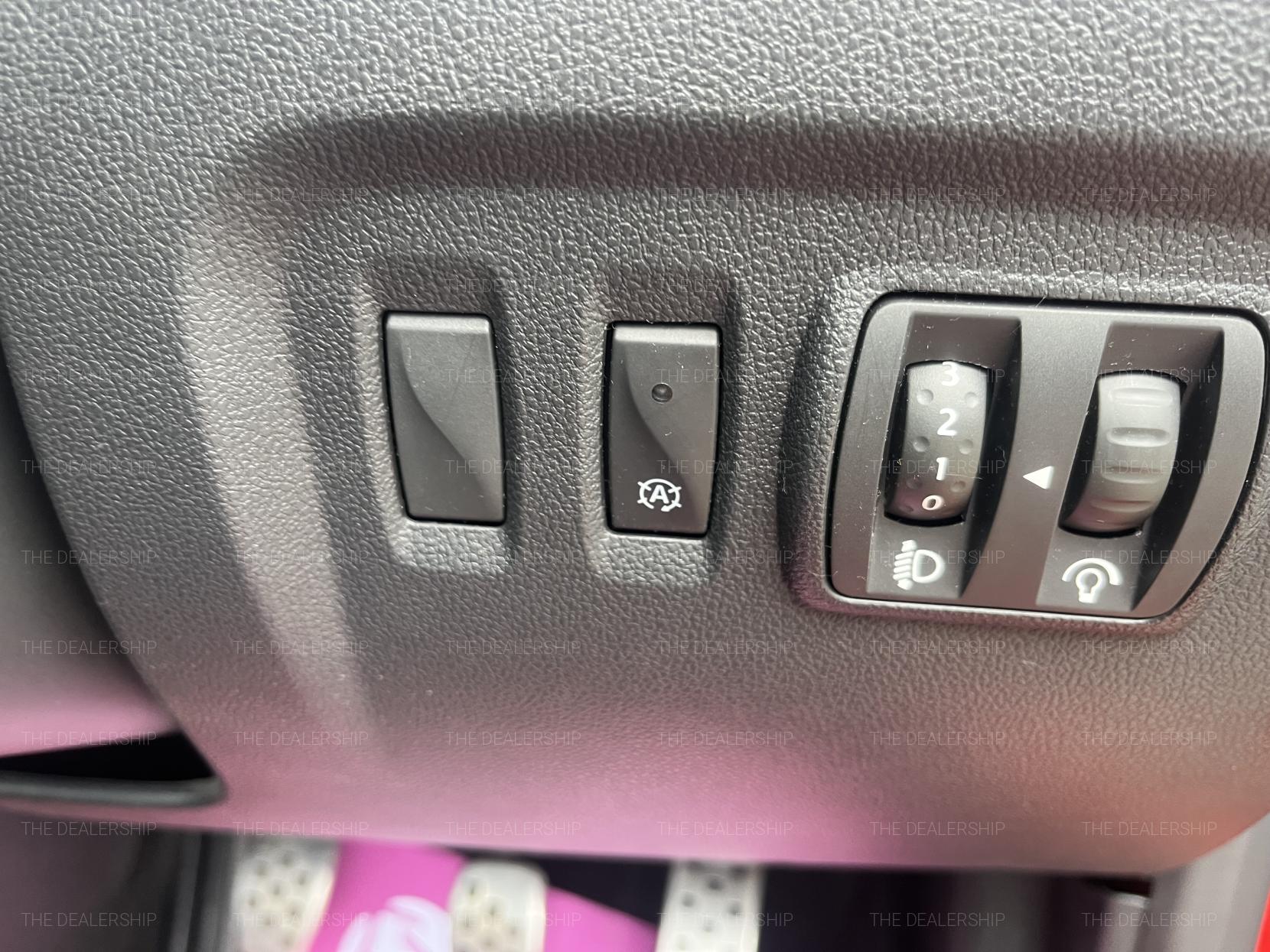 Renault Captur 0.9 TCe ENERGY Signature X Nav SUV 5dr Petrol Manual Euro 6 (s/s) (90 ps)