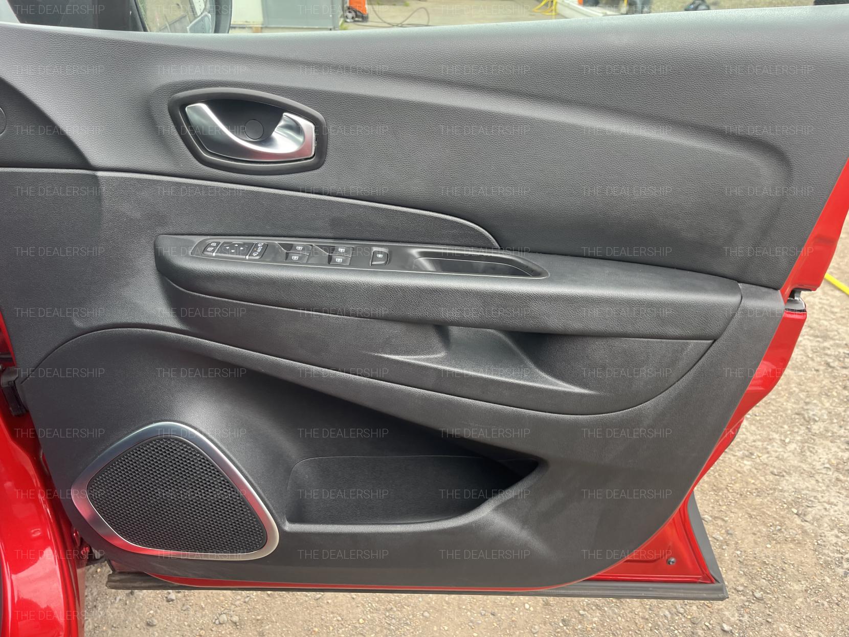 Renault Captur 0.9 TCe ENERGY Signature X Nav SUV 5dr Petrol Manual Euro 6 (s/s) (90 ps)