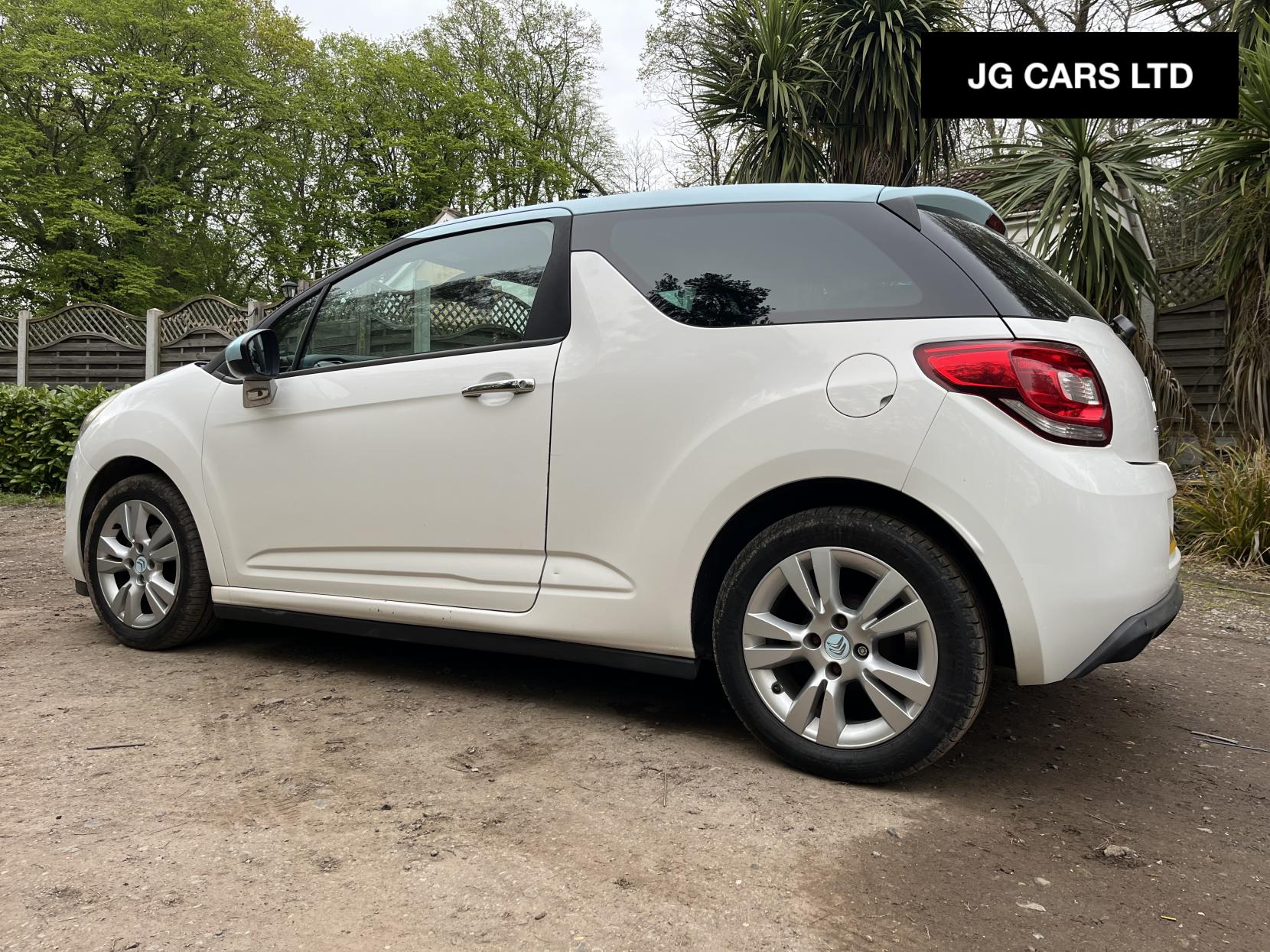 Citroen DS3 1.6 HDi 16V DStyle Hatchback 3dr Diesel Manual Euro 5 (90 ps)