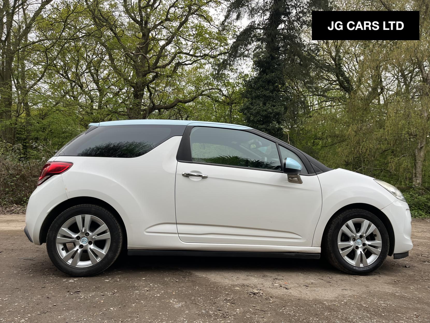 Citroen DS3 1.6 HDi 16V DStyle Hatchback 3dr Diesel Manual Euro 5 (90 ps)