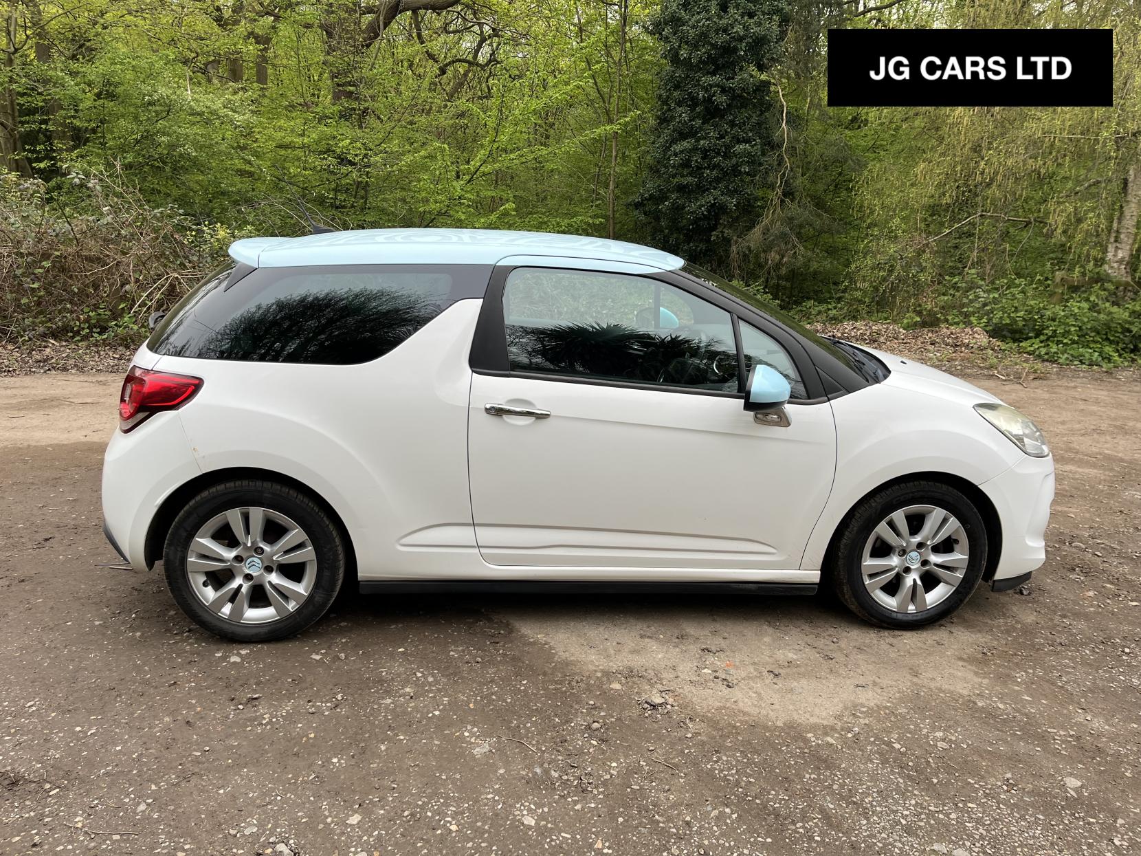 Citroen DS3 1.6 HDi 16V DStyle Hatchback 3dr Diesel Manual Euro 5 (90 ps)