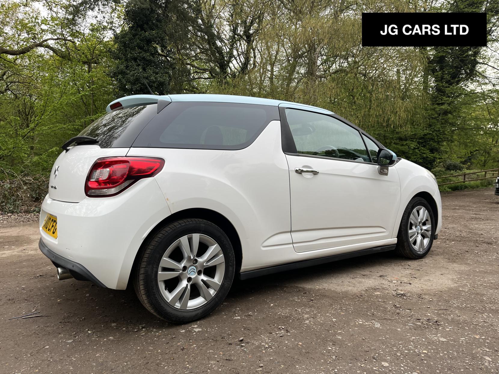 Citroen DS3 1.6 HDi 16V DStyle Hatchback 3dr Diesel Manual Euro 5 (90 ps)