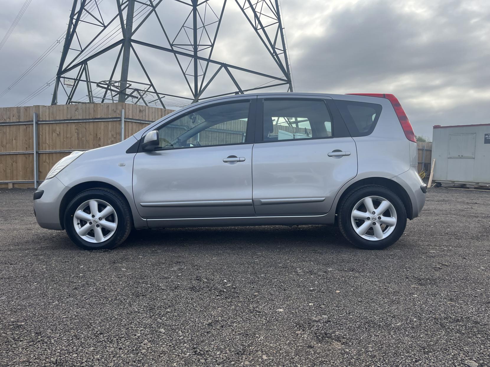 Nissan Note 1.6 16v SE Hatchback 5dr Petrol Automatic (166 g/km, 109 bhp)