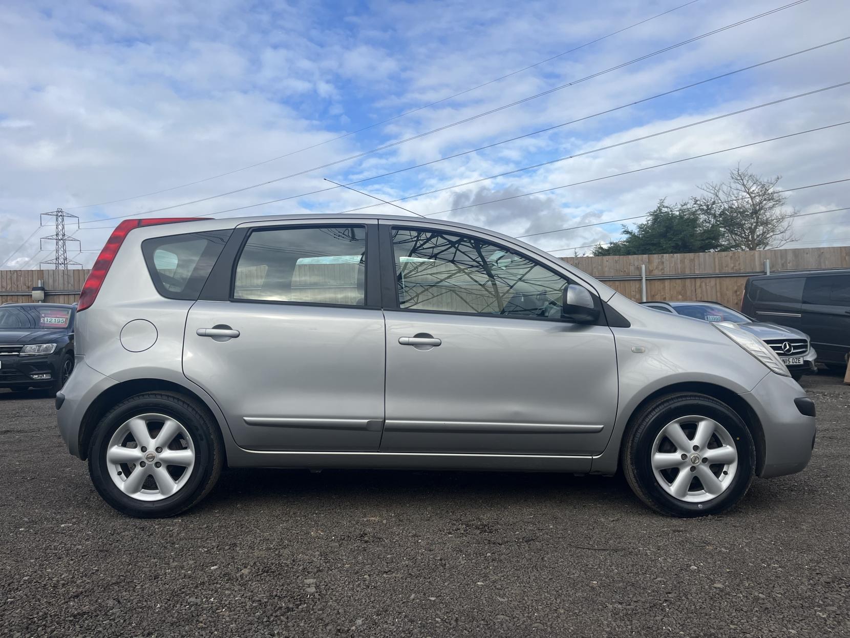 Nissan Note 1.6 16v SE Hatchback 5dr Petrol Automatic (166 g/km, 109 bhp)