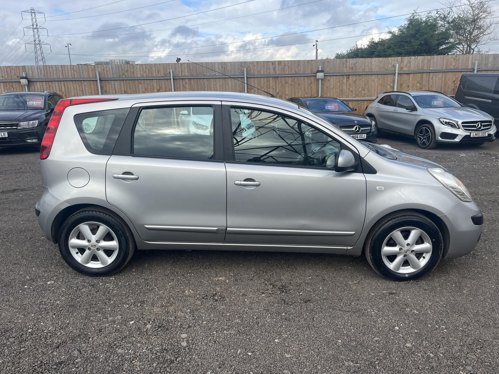 Nissan Note 1.6 16v SE Hatchback 5dr Petrol Automatic (166 g/km, 109 bhp)