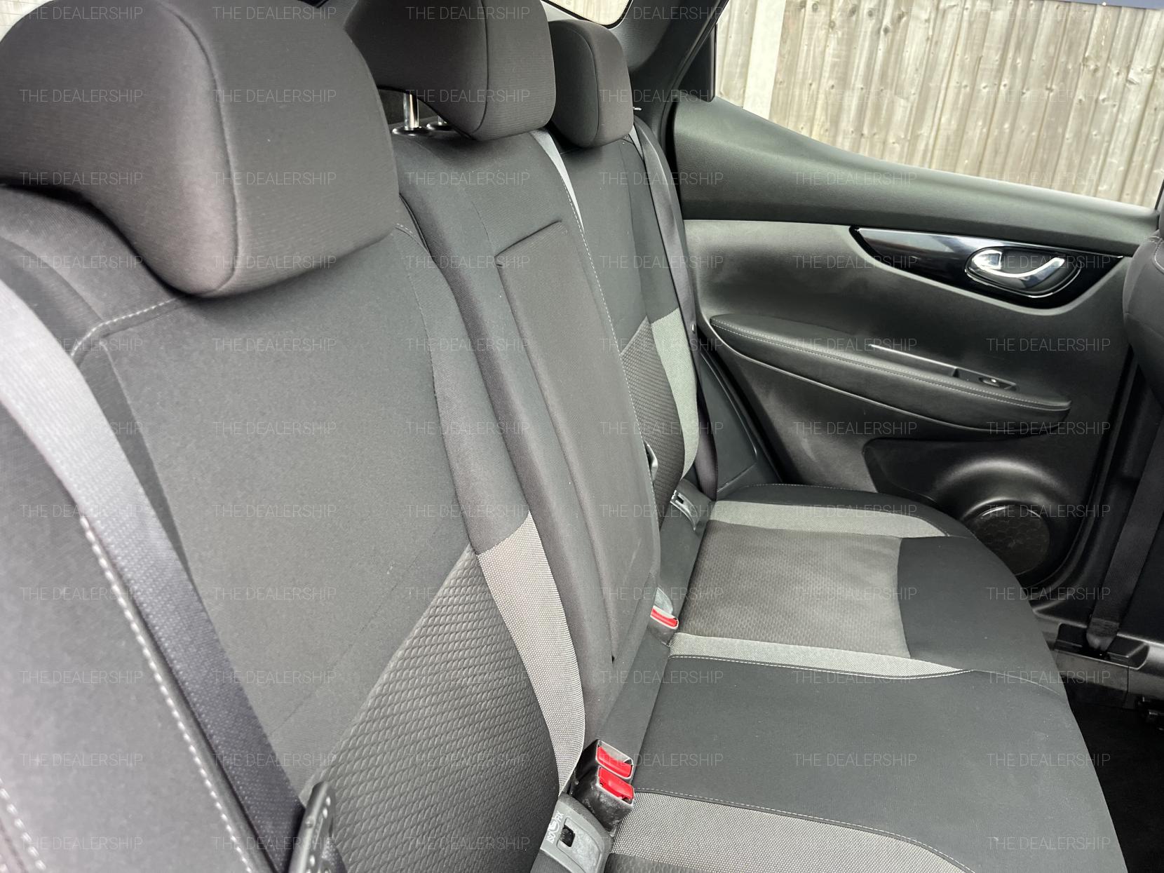 Nissan Qashqai 1.3 DIG-T N-Connecta SUV 5dr Petrol Manual Euro 6 (s/s) (140 ps)