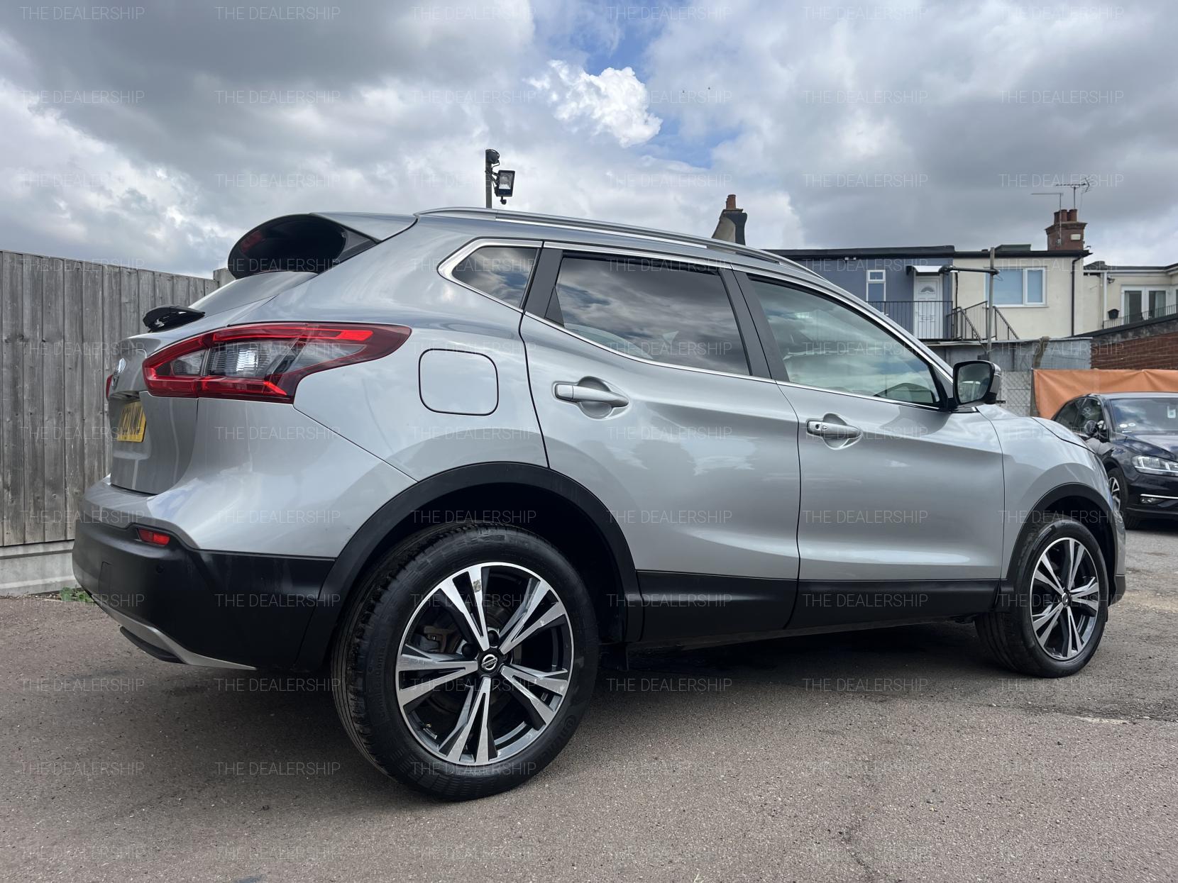 Nissan Qashqai 1.3 DIG-T N-Connecta SUV 5dr Petrol Manual Euro 6 (s/s) (140 ps)