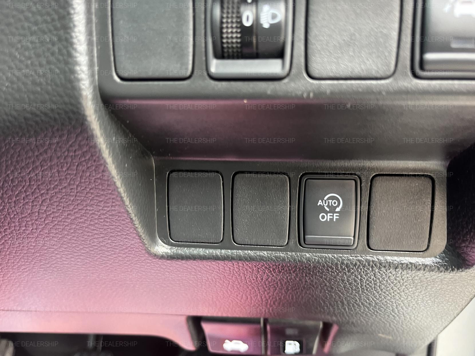 Nissan Qashqai 1.3 DIG-T N-Connecta SUV 5dr Petrol Manual Euro 6 (s/s) (140 ps)