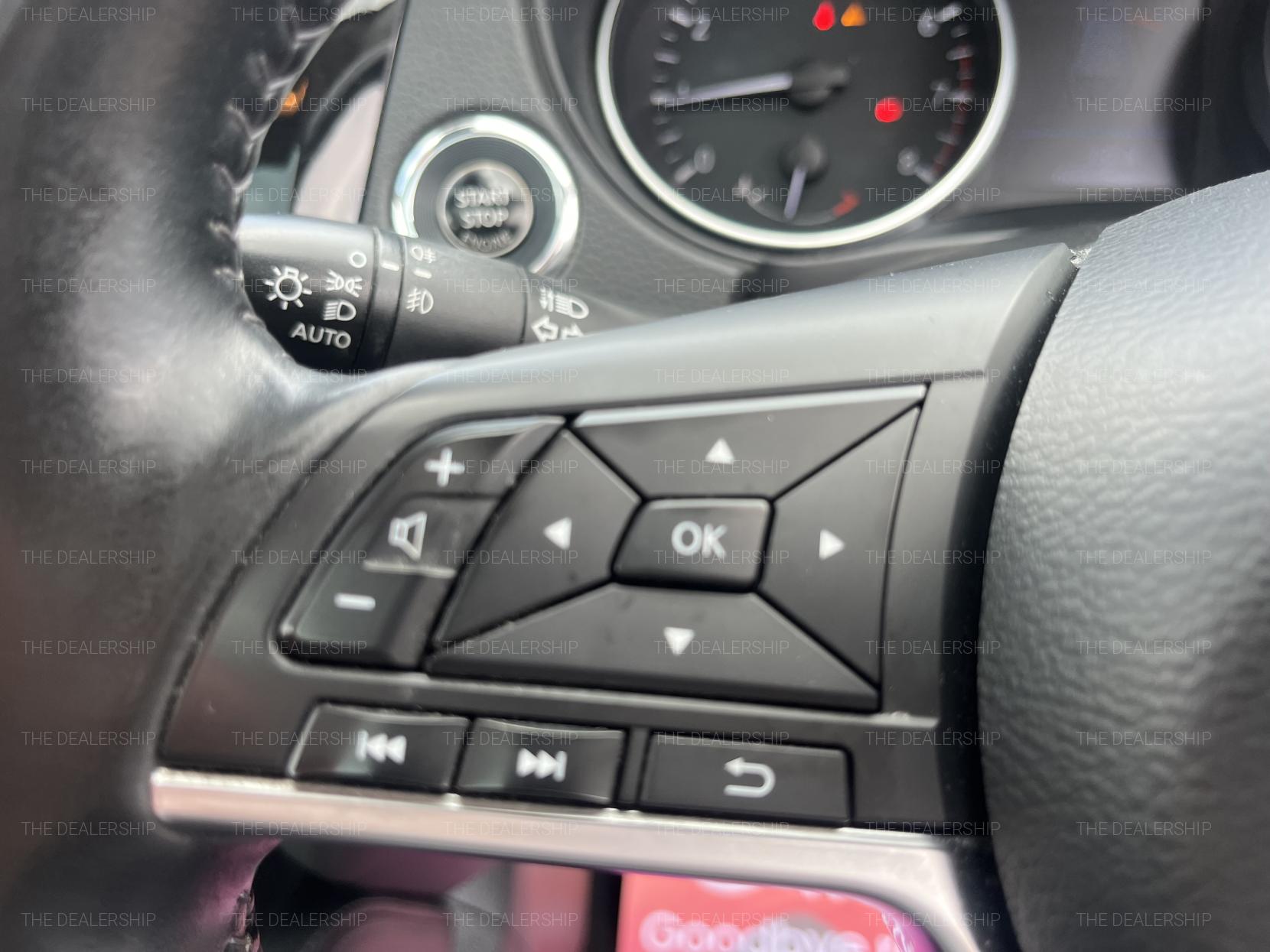 Nissan Qashqai 1.3 DIG-T N-Connecta SUV 5dr Petrol Manual Euro 6 (s/s) (140 ps)