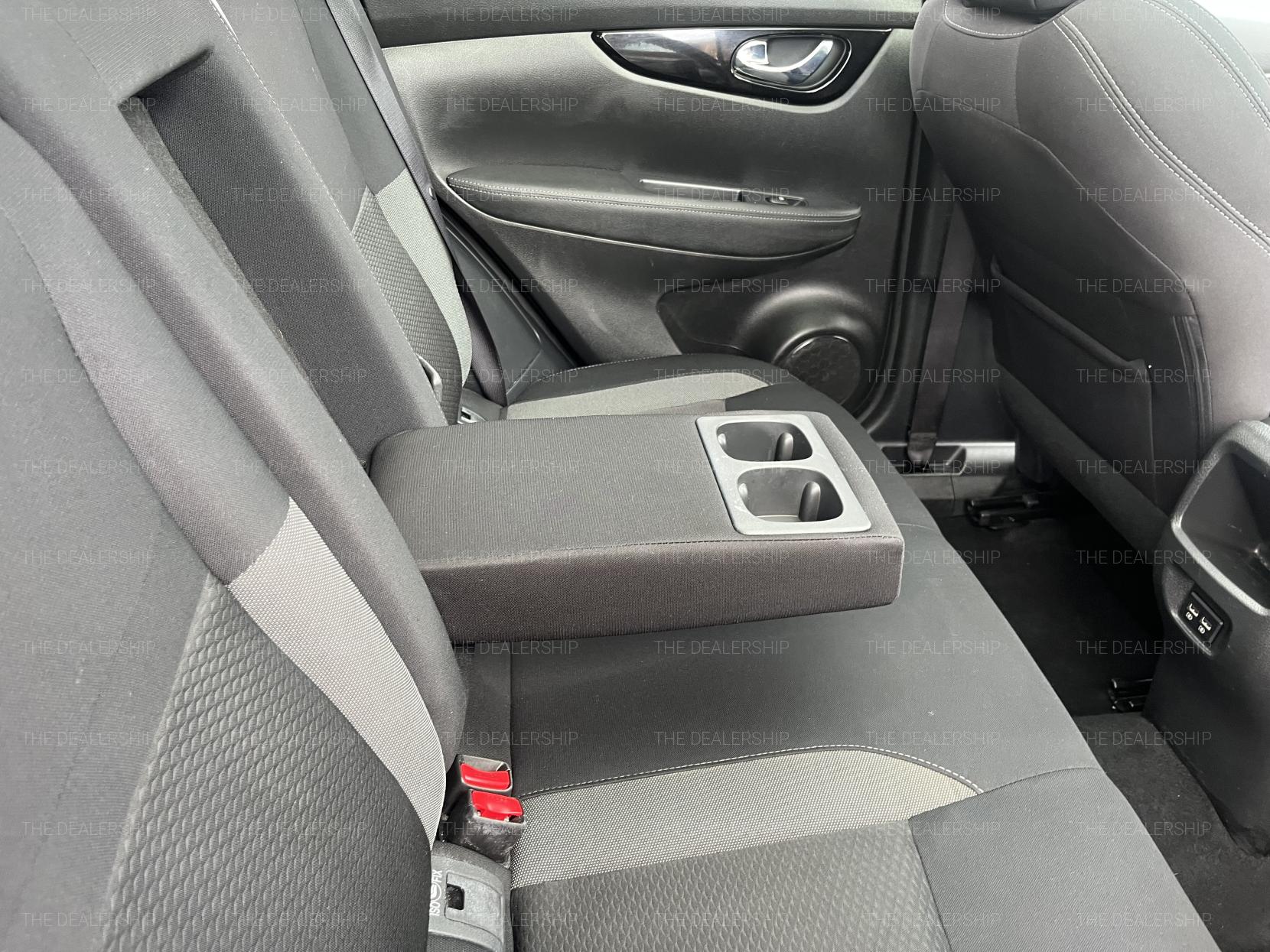 Nissan Qashqai 1.3 DIG-T N-Connecta SUV 5dr Petrol Manual Euro 6 (s/s) (140 ps)