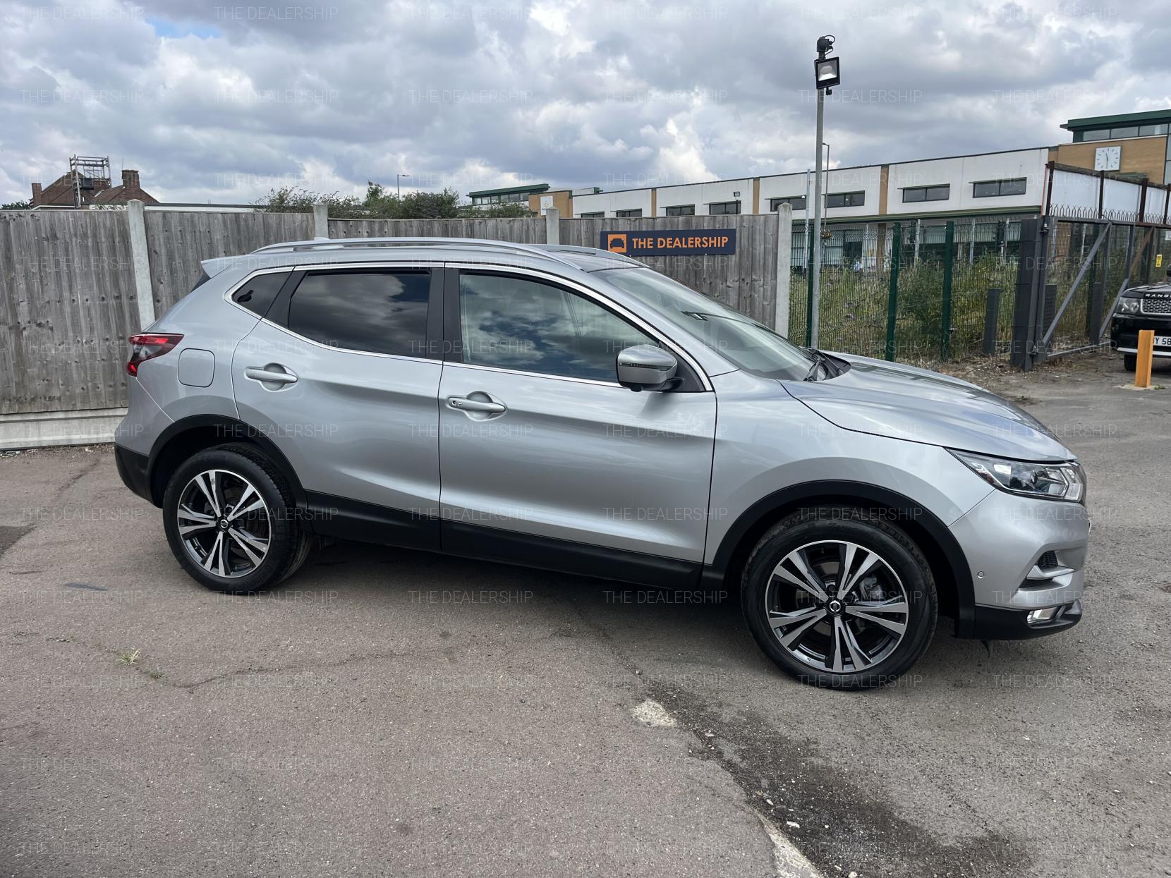 Nissan Qashqai 1.3 DIG-T N-Connecta SUV 5dr Petrol Manual Euro 6 (s/s) (140 ps)