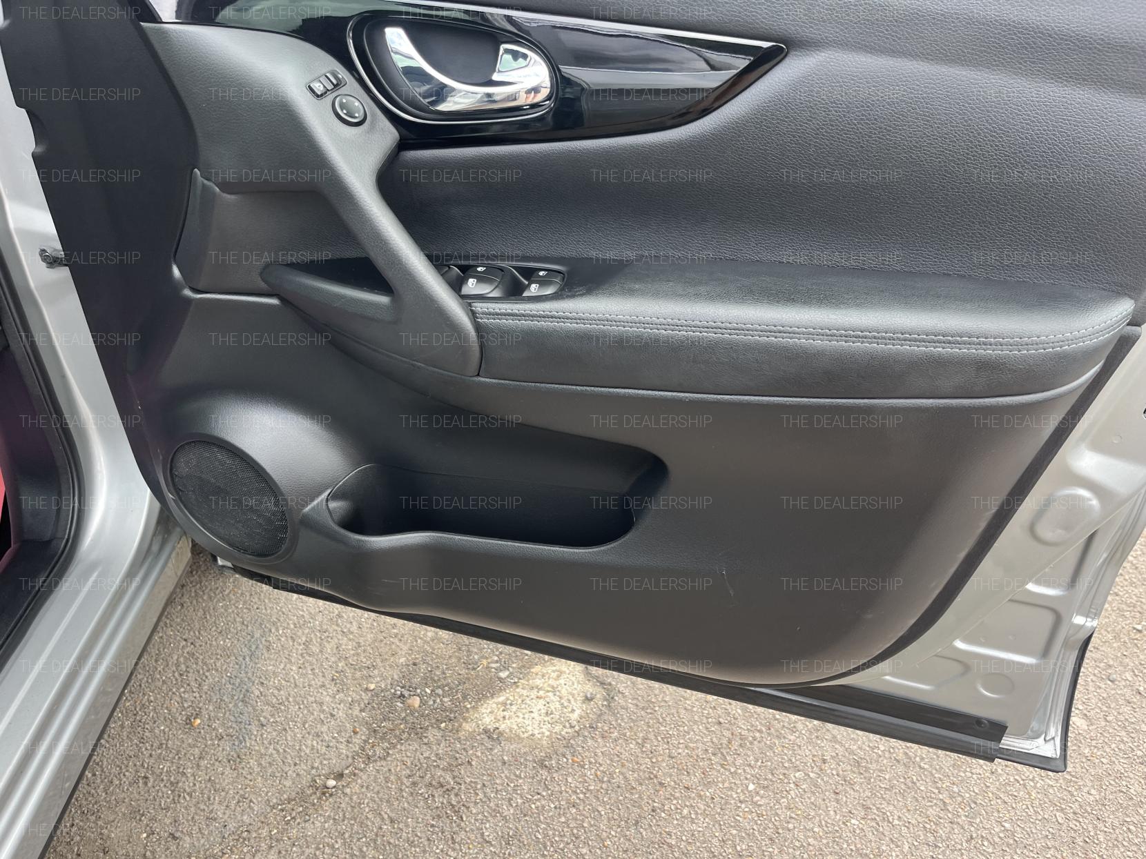 Nissan Qashqai 1.3 DIG-T N-Connecta SUV 5dr Petrol Manual Euro 6 (s/s) (140 ps)