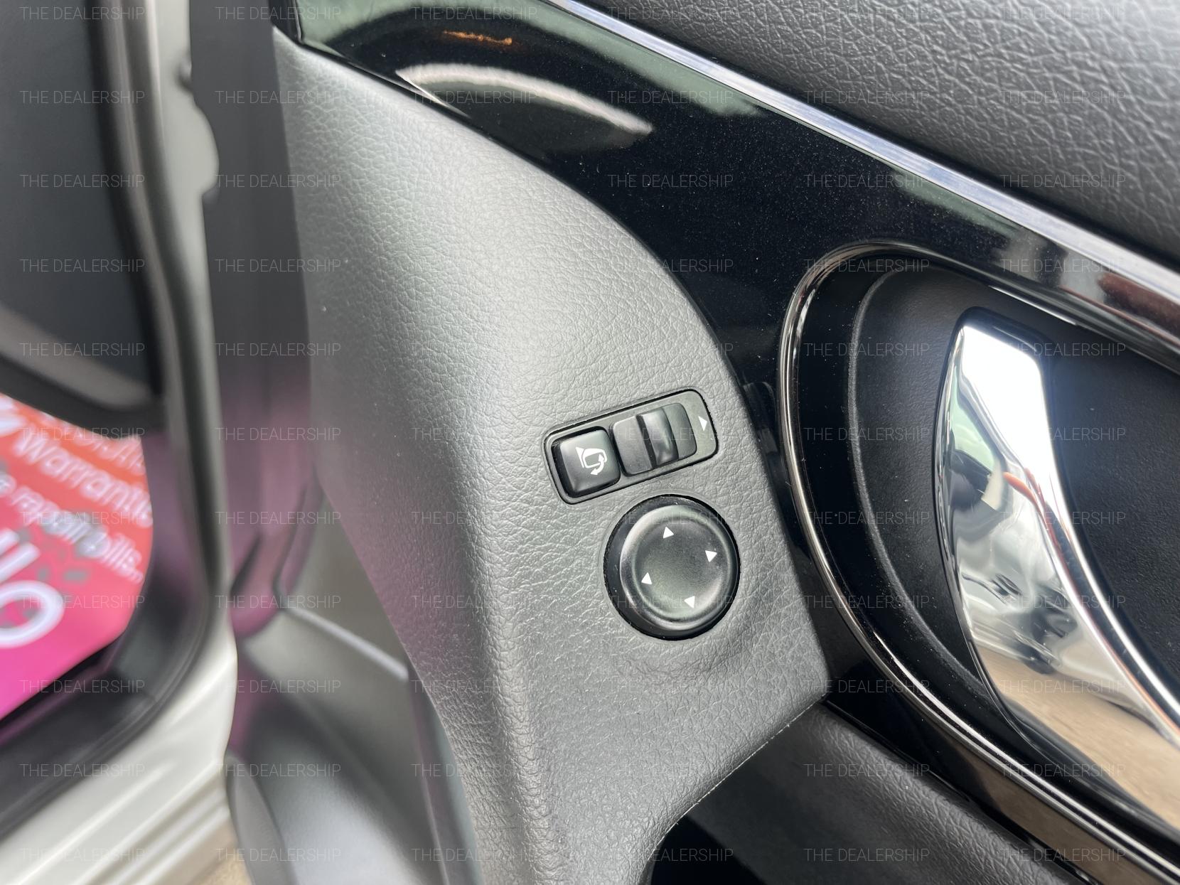 Nissan Qashqai 1.3 DIG-T N-Connecta SUV 5dr Petrol Manual Euro 6 (s/s) (140 ps)