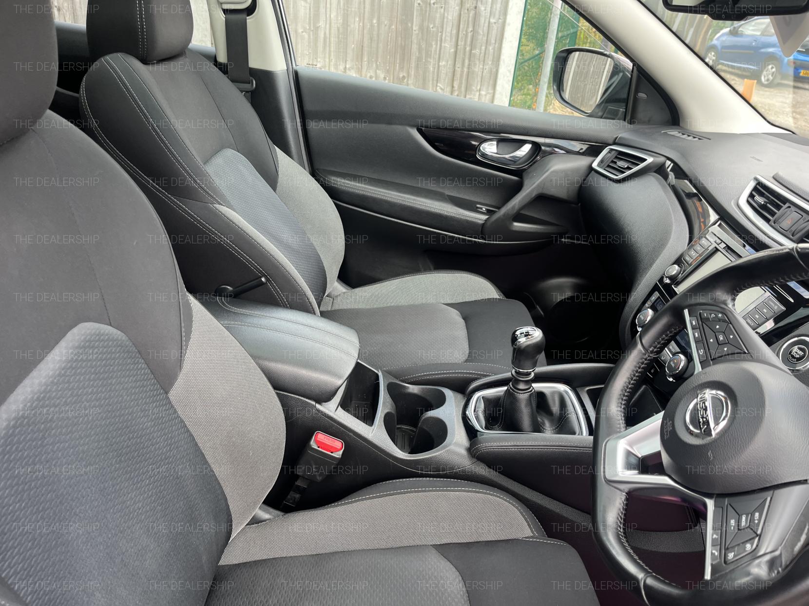 Nissan Qashqai 1.3 DIG-T N-Connecta SUV 5dr Petrol Manual Euro 6 (s/s) (140 ps)