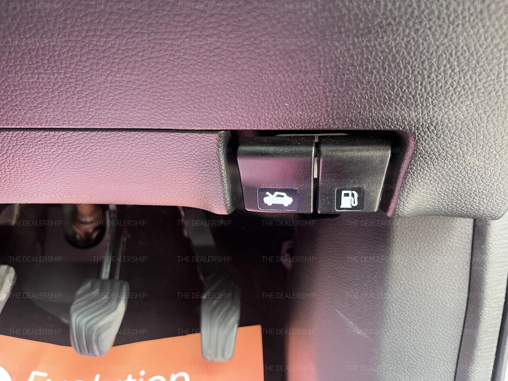 Nissan Qashqai 1.3 DIG-T N-Connecta SUV 5dr Petrol Manual Euro 6 (s/s) (140 ps)