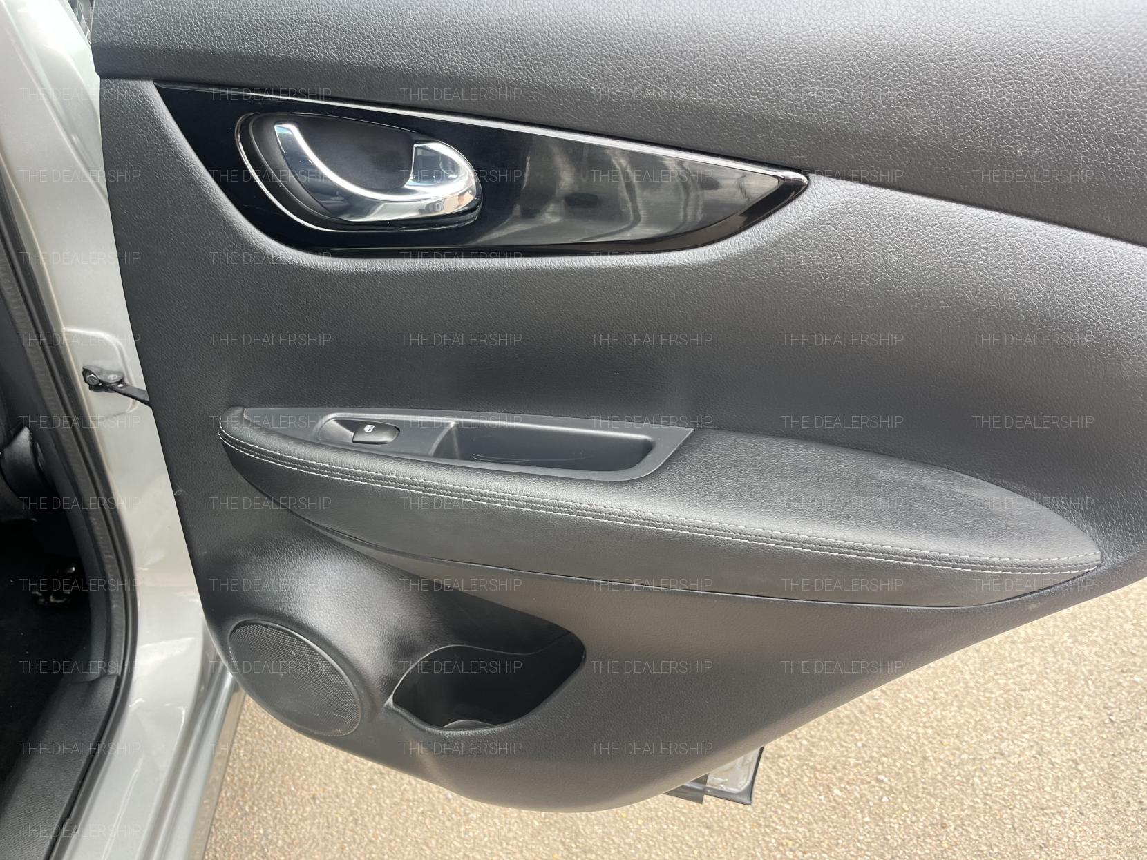 Nissan Qashqai 1.3 DIG-T N-Connecta SUV 5dr Petrol Manual Euro 6 (s/s) (140 ps)