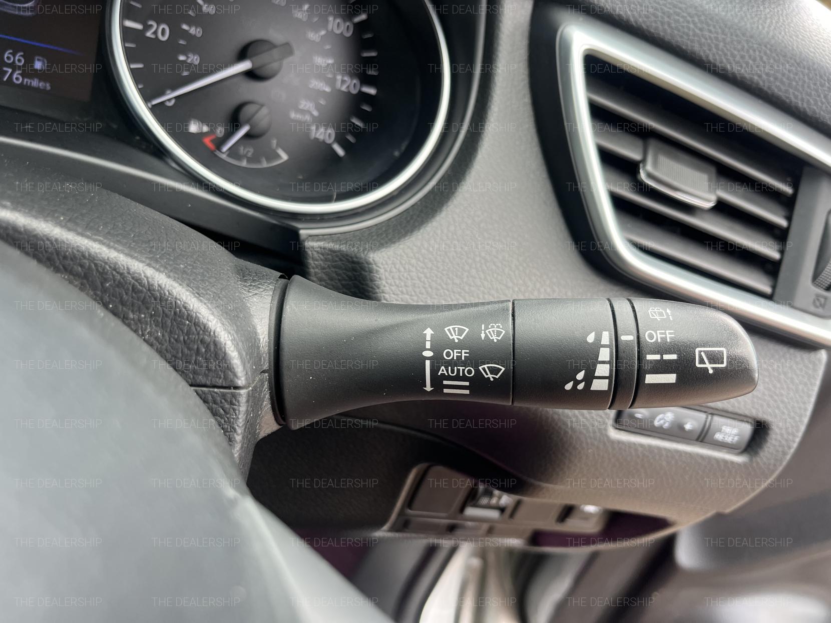 Nissan Qashqai 1.3 DIG-T N-Connecta SUV 5dr Petrol Manual Euro 6 (s/s) (140 ps)