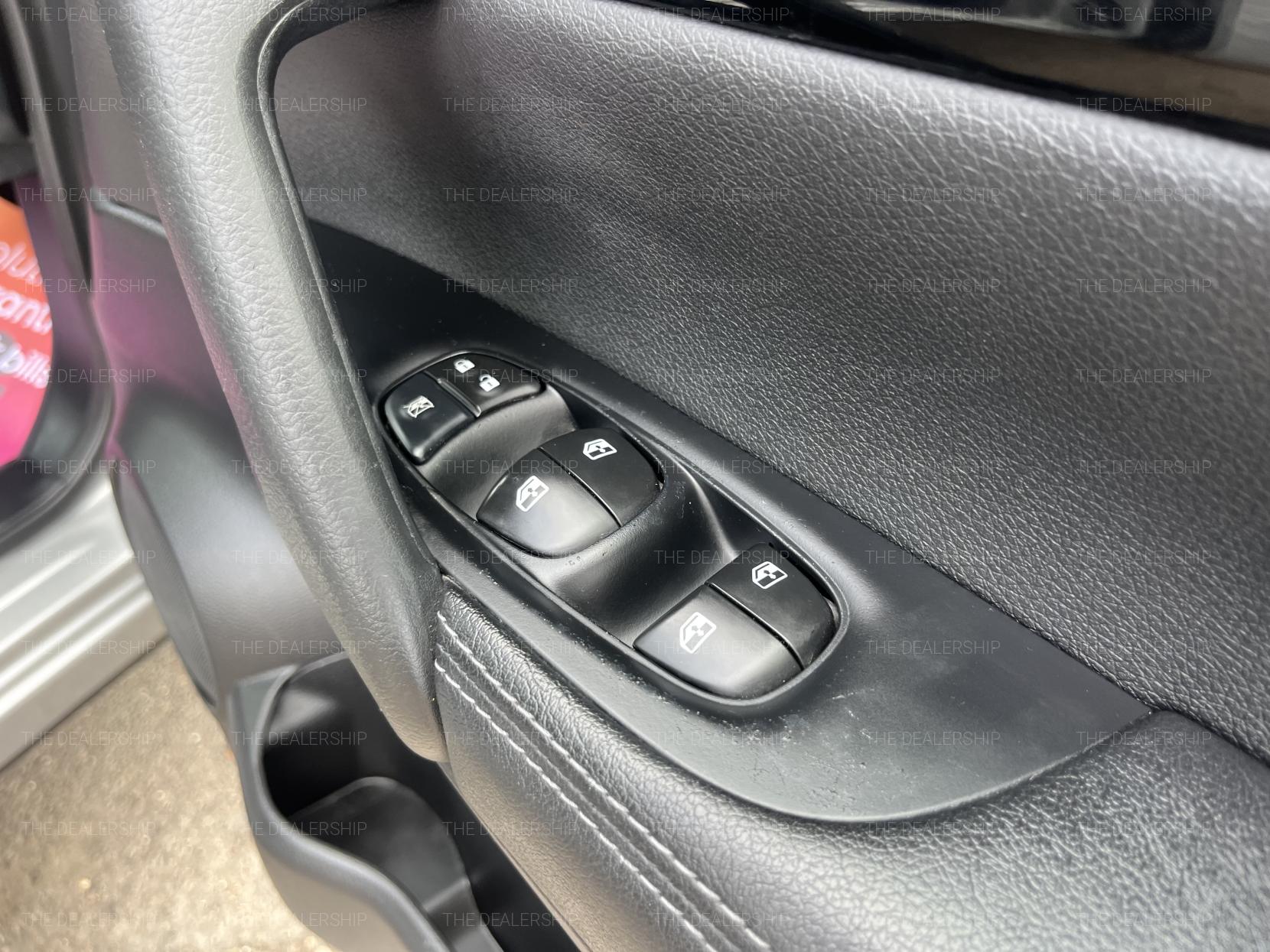 Nissan Qashqai 1.3 DIG-T N-Connecta SUV 5dr Petrol Manual Euro 6 (s/s) (140 ps)