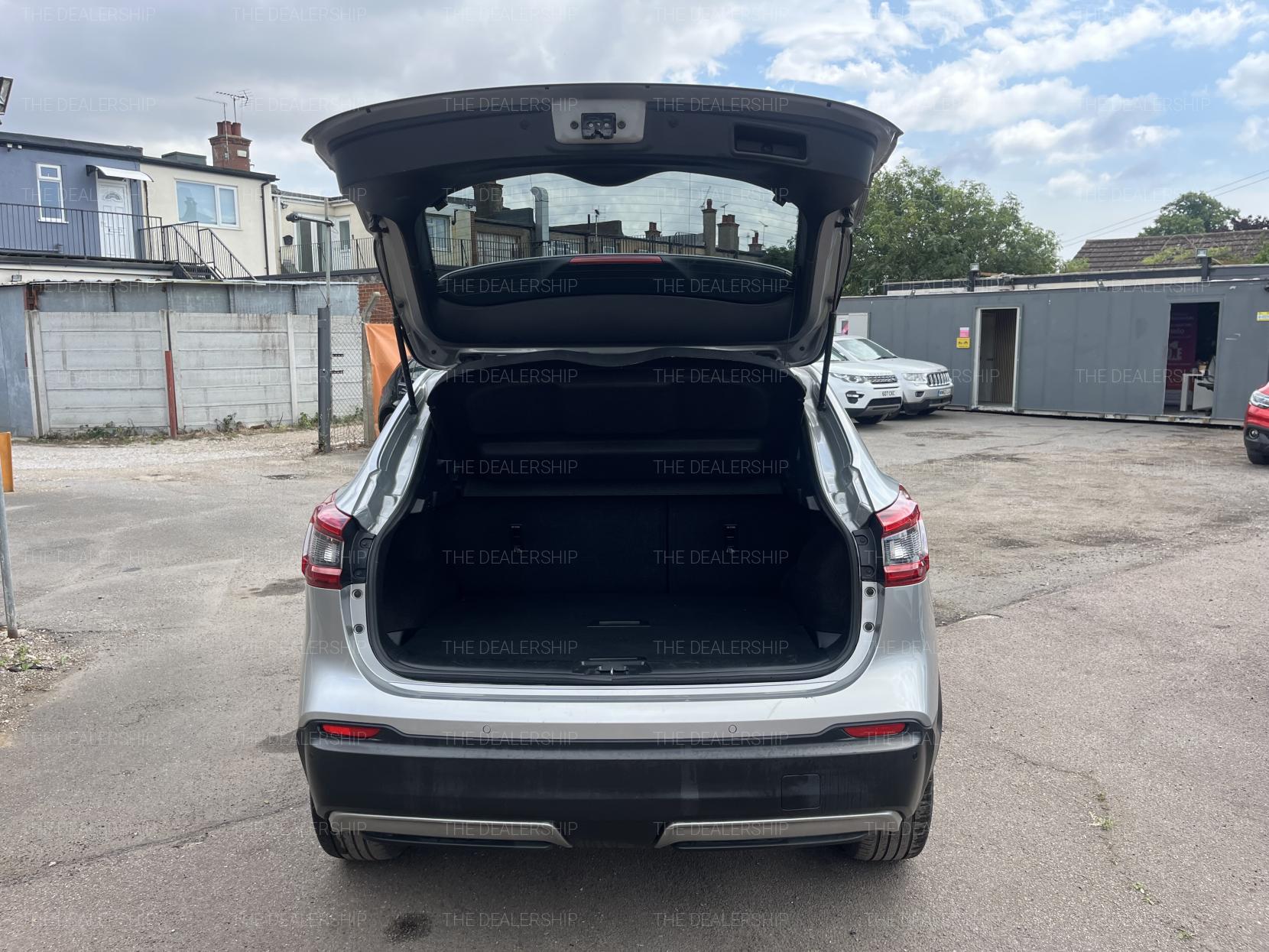 Nissan Qashqai 1.3 DIG-T N-Connecta SUV 5dr Petrol Manual Euro 6 (s/s) (140 ps)