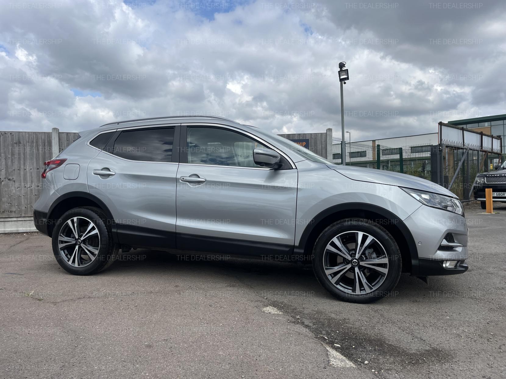 Nissan Qashqai 1.3 DIG-T N-Connecta SUV 5dr Petrol Manual Euro 6 (s/s) (140 ps)
