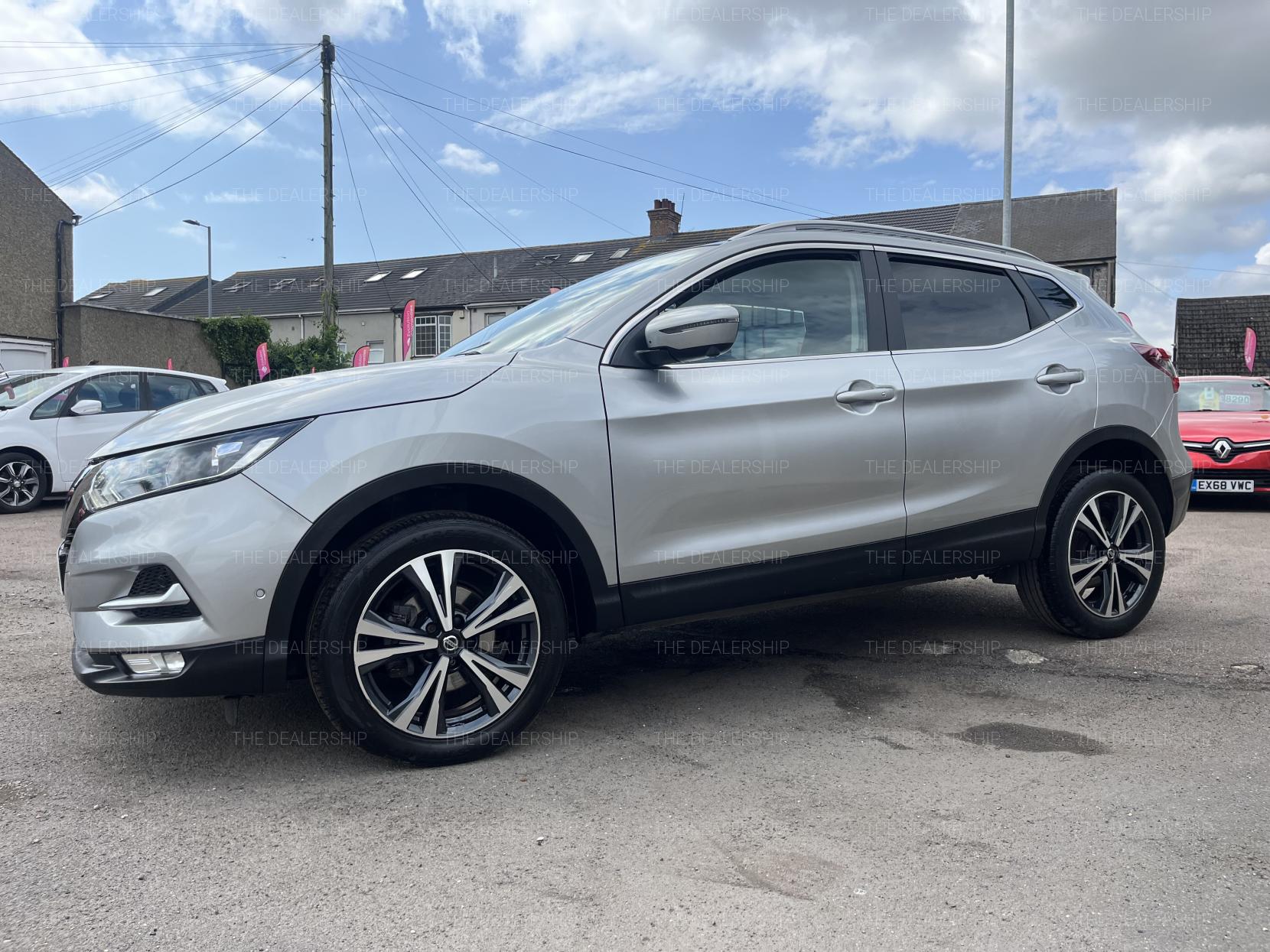 Nissan Qashqai 1.3 DIG-T N-Connecta SUV 5dr Petrol Manual Euro 6 (s/s) (140 ps)